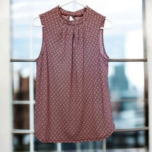 Adrianna Papell Keyhole Sleeveless Top size Medium